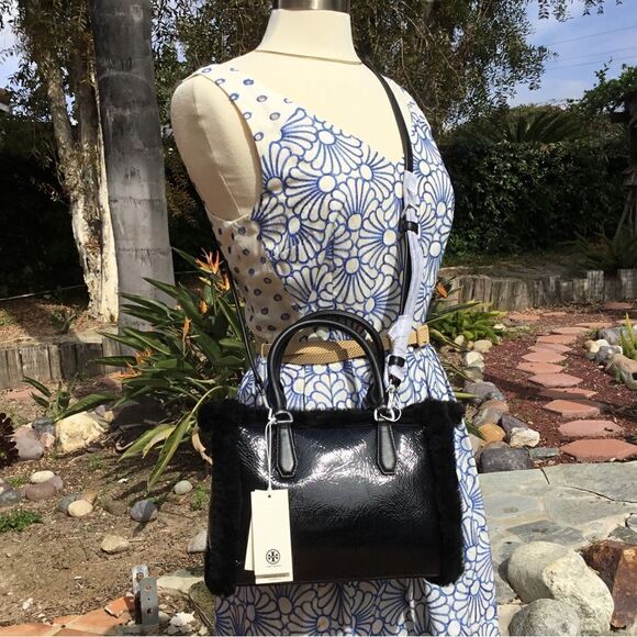 TORY BURCH CRINKLE PATENT LEATHER SHEARLING CROSSBODY BAG OR HANDBAG - Picture 5 of 12